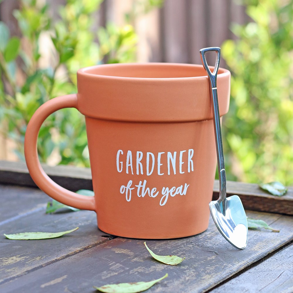 A great gift for a gardener's birthday, this is a terracotta coloured mug in the shape of a plant pot.